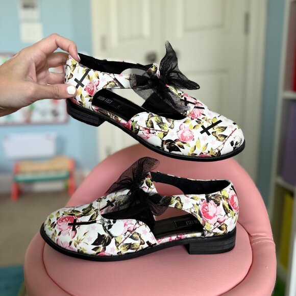 Iron Fist Low Heel Cutout Shoes with Cute Black Bow - Picture 10 of 11